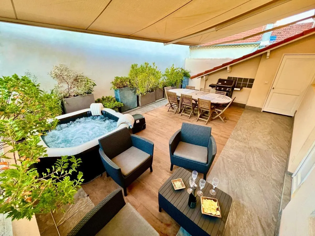 Cannes, Mer A 500 M, Maison Rare 0*, Cannes France