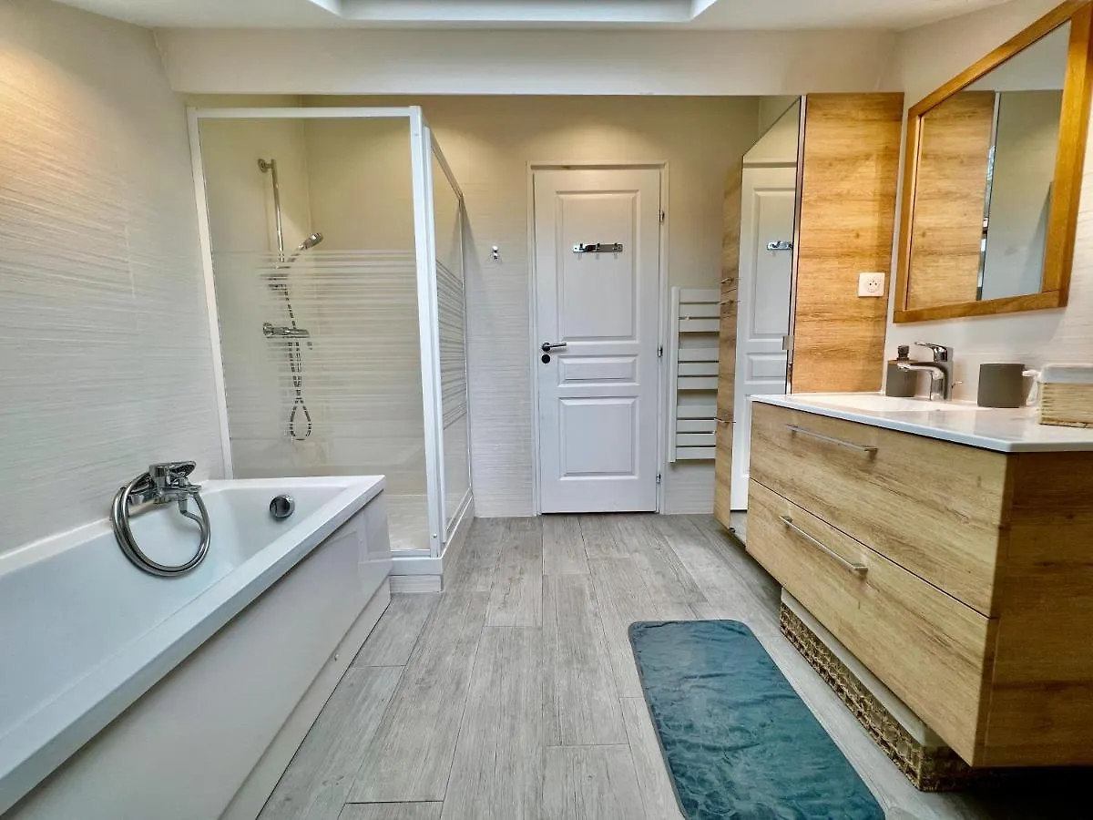 Cannes, Mer A 500 M, Maison Rare 0*, Cannes France